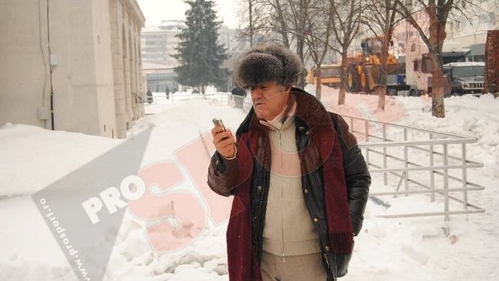 După ce a deszăpezit și ultima oaie, Gigi Becali și-a amintit de "berbecuții" lui Ilie Stan!** Mesajul care le îngheață sângele steliștilor