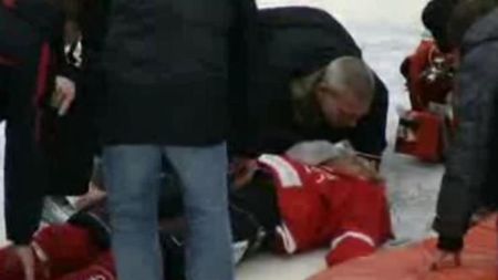 VIDEO INCREDIBIL!** A scăpat de moarte după ce arbitrul l-a resuscitat!