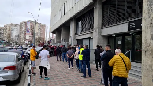 Nebunie înaintea meciului Rapid - FC Botoșani! Coadă imensă la bilete pentru prima partidă oficială care se joacă pe noul stadion din Giulești | FOTO&VIDEO