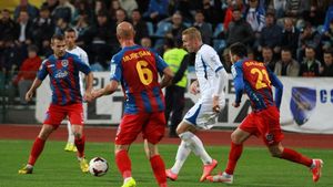 În ciuda prețurilor mari, mureșenii au luat cu asalt casele de bilete înaintea meciului cu Steaua. "Nu ar fi o surpriză să îi batem". 3800, media spectatorilor la Târgu Mureș