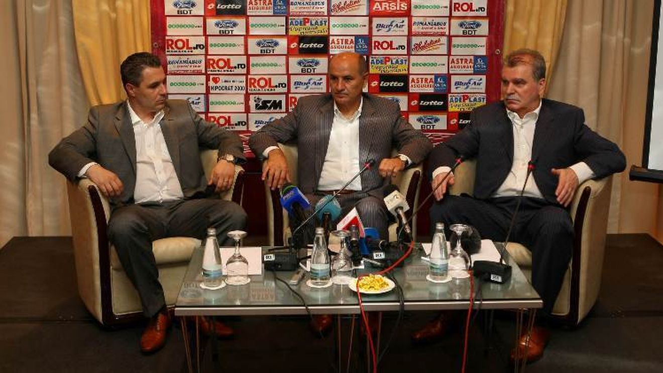 Prima declarație a lui Șumudică după ce a fost demis de la Rapid: "Decizia e a lui Copos!"** Ce variante au giuleștenii