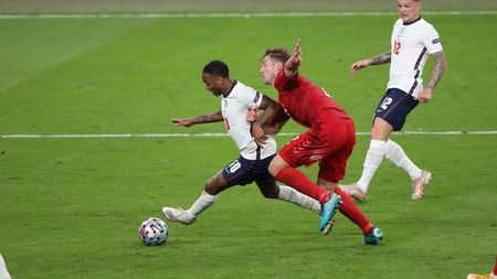 Cristi Balaj, verdict în privința penalty-ului controversat din Anglia - Danemarca: „Avem doar o simplă atingere!”