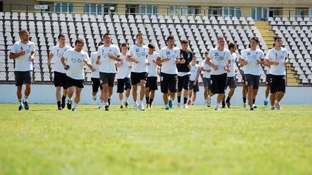 O imagine care a trimis Liga I în lumea a treia a fotbalului:** "Așa este și-n Uganda!" FOTO: Poza care a făcut astăzi senzație pe Facebook