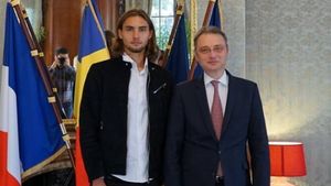 Continuă telenovela "Postolachi". Ultimele detalii despre situația atacantului legitimat la PSG. De ce nu poate debuta pentru România