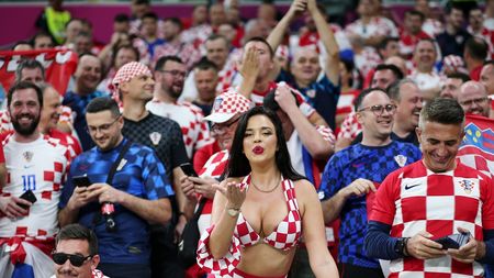 „Cea mai frumoasă femeie de la Campionatul Mondial”, ironie usturătoare pentru Japonia, după ce niponii s-au pozat cu ea pe stadion! Ce gest a făcut fana numărul 1 a Croației | VIDEO