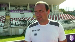 Ionuț Badea și Campionii FC Argeș, pregătiți pentru startul play-off-ului. ”Gândim totul pentru a putea promova în acest an.” Cum vede antrenorul meciul de debut, cu Turris Oltul, și ce ar însemna accederea în Liga 1 pentru suporteri | VIDEO
