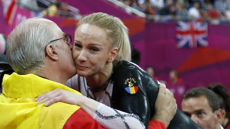 Scandalul "Portdrapelul" continuă! Reacția Sandrei Izbașa după ultima decizie COSR: "Am scris istorie pentru România, mi-ar fi plăcut să-mi fie recunoscută această treabă." De la cine va prelua Ponor drapelul