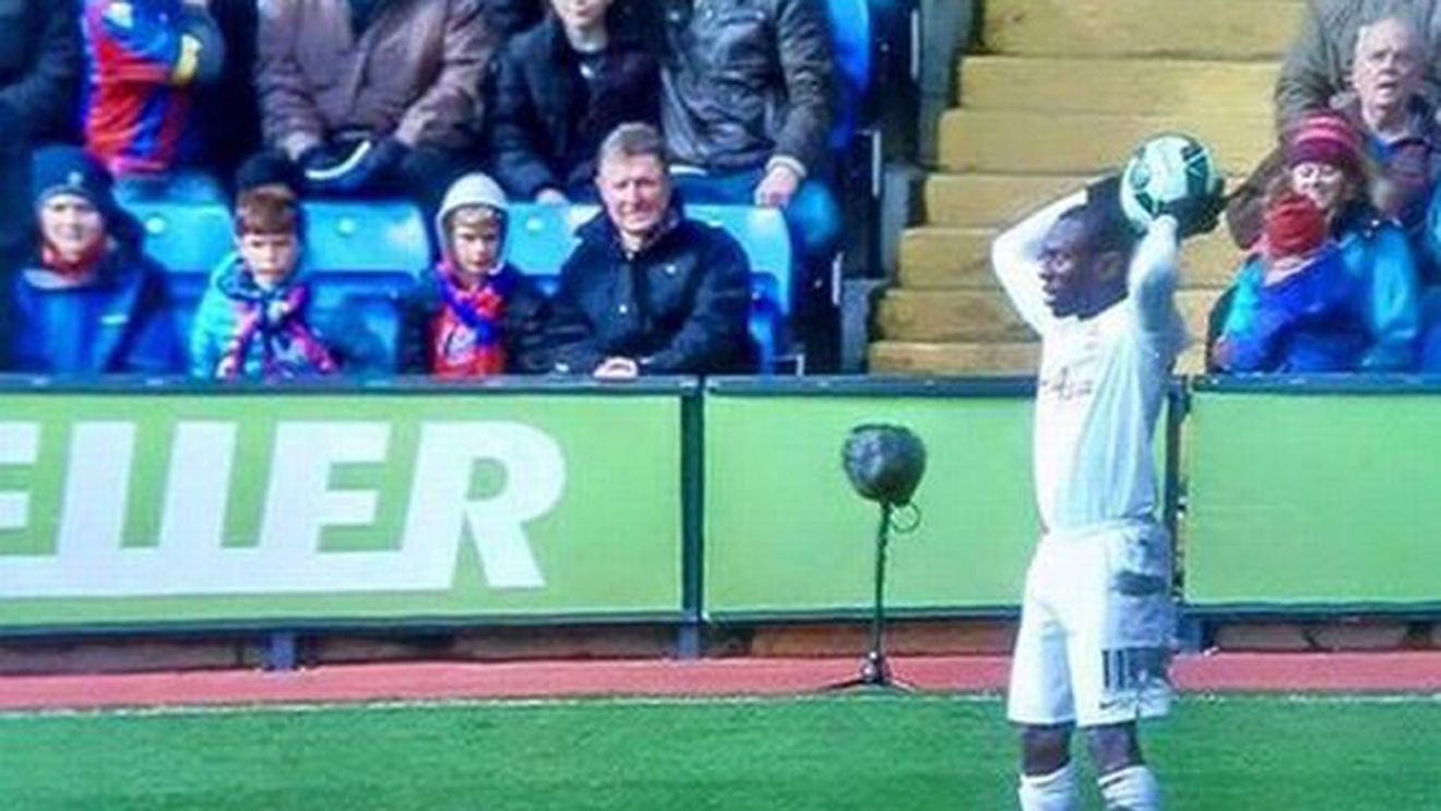 FOTO | Gafă incredibilă în Premier League: observi ce e în neregulă în această fotografie? Detalii în interior