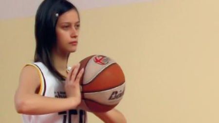 În familia Săndoi, baschetul trece la putere!