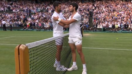 Carlos Alcaraz, noul campion de la Wimbledon după o finală memorabilă cu Novak Djokovic! Sârbul, un car de nervi: și-a distrus racheta chiar în fața arbitrului | VIDEO