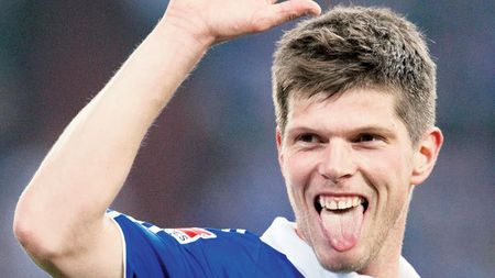 Uitat la stadion!** Autocarul lui Schalke a plecat fără Huntelaar de la Augsburg, iar atacantul olandez s-a dus la aeroport cu Poliția