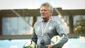 Negociere incredibilă în direct, la TV, între Ilie Dumitrescu și Loți Boloni: Mister l-a ofertat pe fostul selecționer al României pentru a fi antrenor la echipa sa!