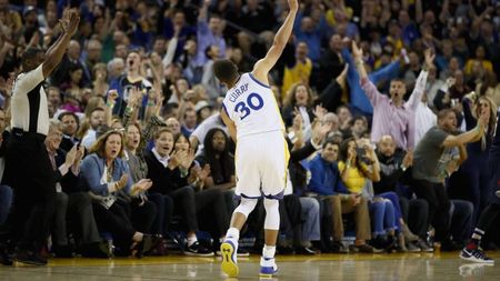Record fantastic stabilit în NBA! Stephen Curry a înscris 13 coșuri de 3 puncte într-un meci