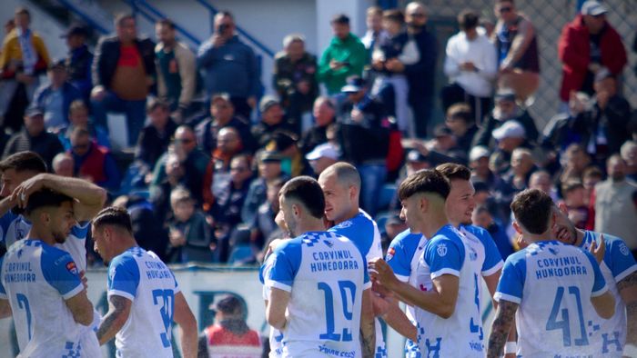 Corvinul nu poate juca la Petroșani cel puțin în prima parte a noului sezon din SuperLigă. Problemele pe care le întâmpină și arena unde va evolua ”acasă”