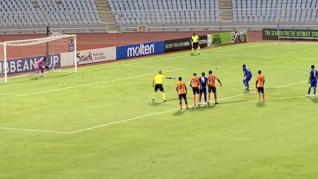 Așa penalty n-ai mai văzut! „Dansul” până la punctul cu var a durat o eternitate
