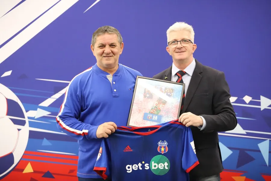 Marius Lăcătuș și colonelul Florin Popa