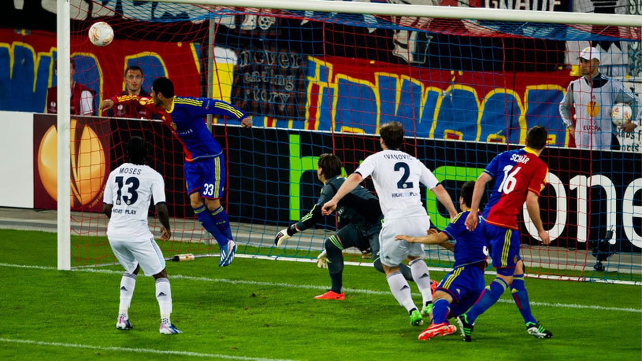 Chelsea este cu un pas și jumătate în finală:** Basel - Chelsea 1-2! Pentru turci, drumul spre Amsterdam trece prin Lisabona: Fener - Benfica 1-0