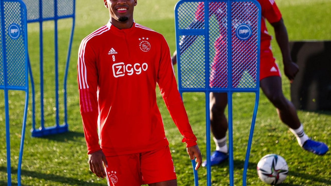 Celebrul Mino Raiola este la un pas de un acord cu Real Madrid pentru transferul lui Ryan Gravenberch, de la Ajax Amsterdam!