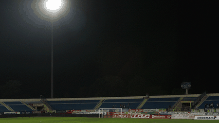 Prima partidă în nocturnă pentru Gloria