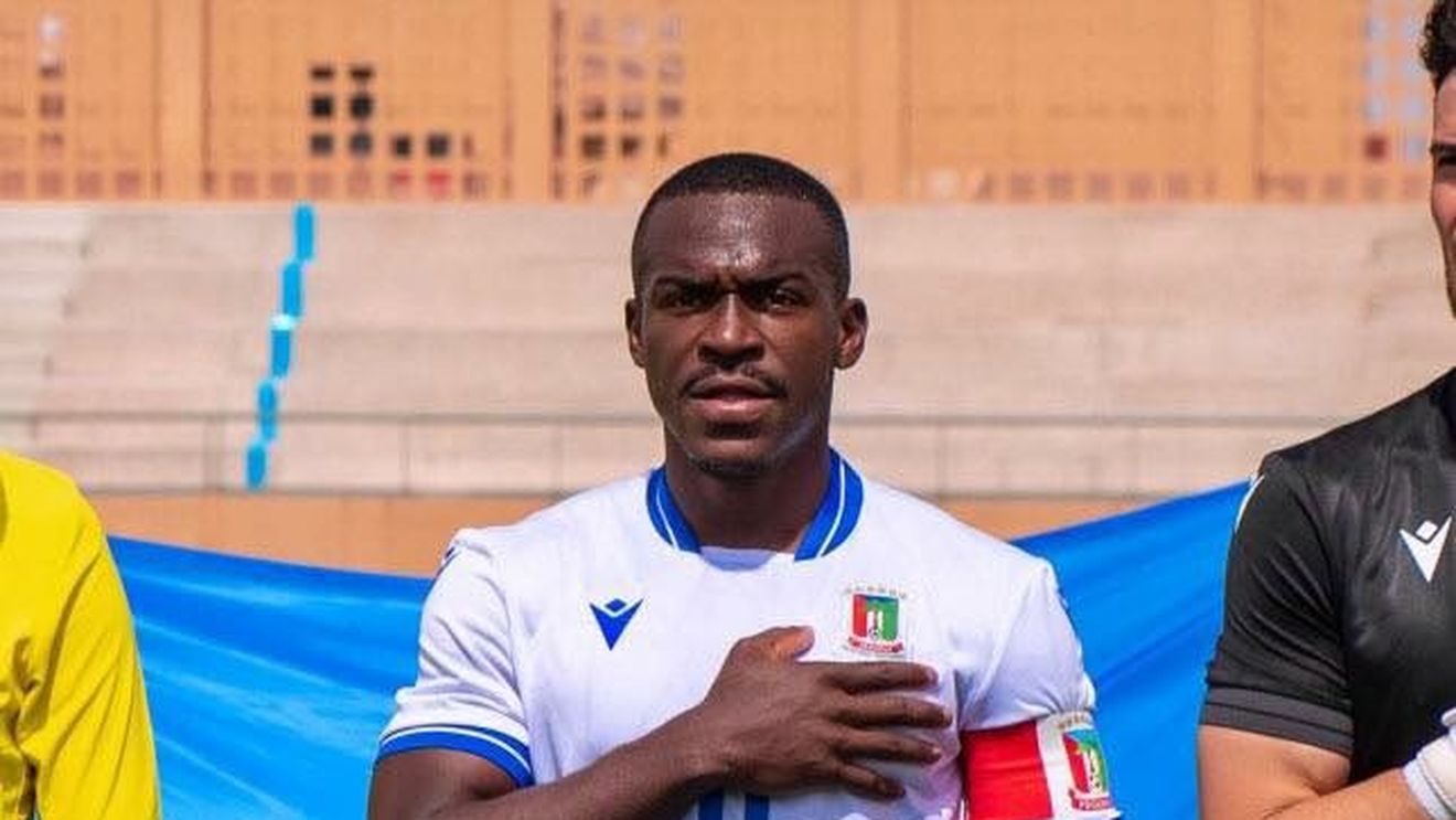 Basilio Ndong, rezervă la Universitatea Craiova, căpitan la naţionala Guineei Ecuatoriale. Fundaşul stânga intră în ultimul an de contract cu gruparea din Bănie