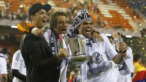 FOTO Ronaldo l-a consolat pe Messi după ce Realul a câștigat Cupa în fața Barcelonei