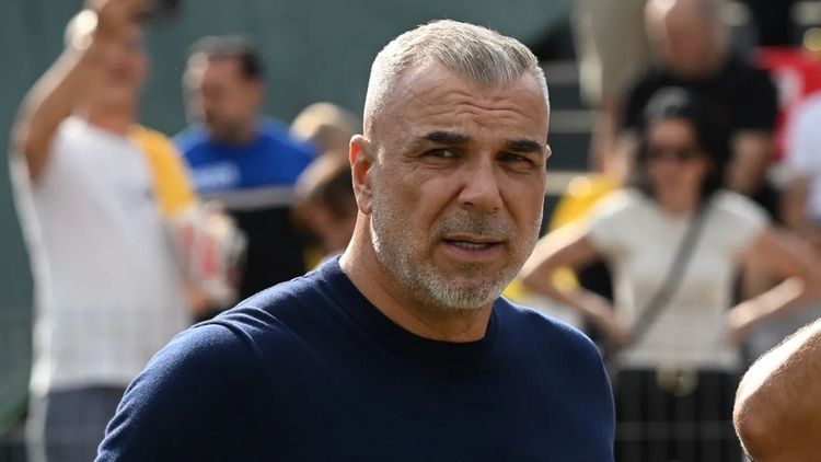 A căzut cerul pe Cosmin Olăroiu la debutul la Al-Jazira. S-a făcut de râs, acasă, în Liga Campionilor