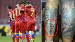 FOTO GENIAL!** Îl iubește pe Lăcătuș, cântă hip-hop și e NEBUN după Steaua! Vedeta din România care și-a tatuat emblema Stelei și numărul "7":