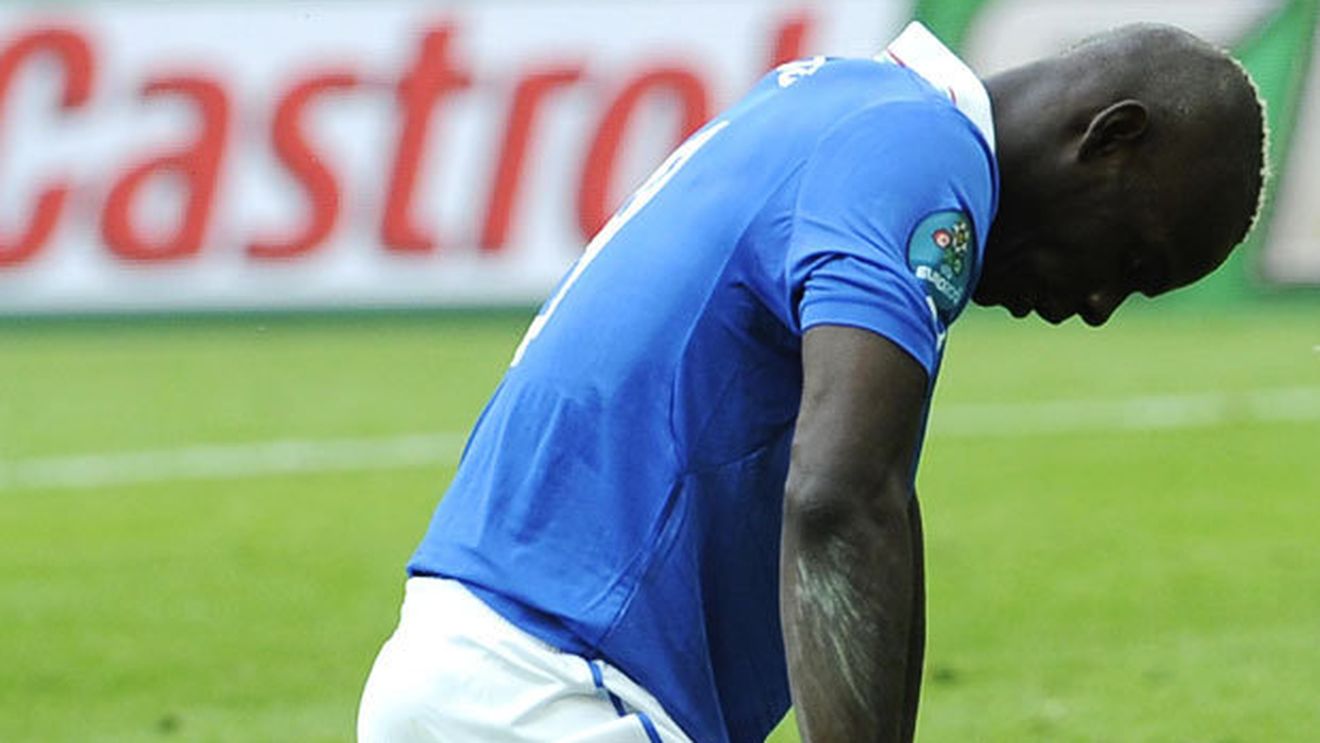 Mario Balotelli, ținta rasismului!** "Țipau ca maimuțele, râdeau și îl ironizau când mingea ajungea la el" Vezi ce declara atacantul înainte de startul EURO