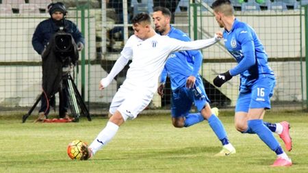 Craiova are o "perlă" pe care n-o poate folosi! "Facem ca în cazul lui Dragomir? La Arsenal poate juca, în România nu are voie!"