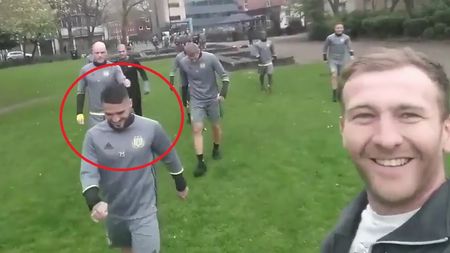 "Când te plimbi prin parc și jucătorii lui Anderlecht..." VIDEO | Cum au fost surprinși Chipciu și Stanciu în Manchester, înainte de meciul cu United