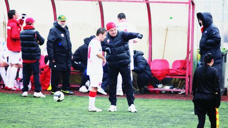 Juniorii se descurcă mai bine decât echipa mare!** Dinamo - Steaua 1-3, la U19! Rafi Stănescu, în centrul atenției
