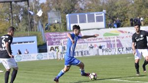 Craiova câștigă in extremis derby-ul Olteniei și egalează Steaua în clasament. CS U Craiova - Pandurii 2-1