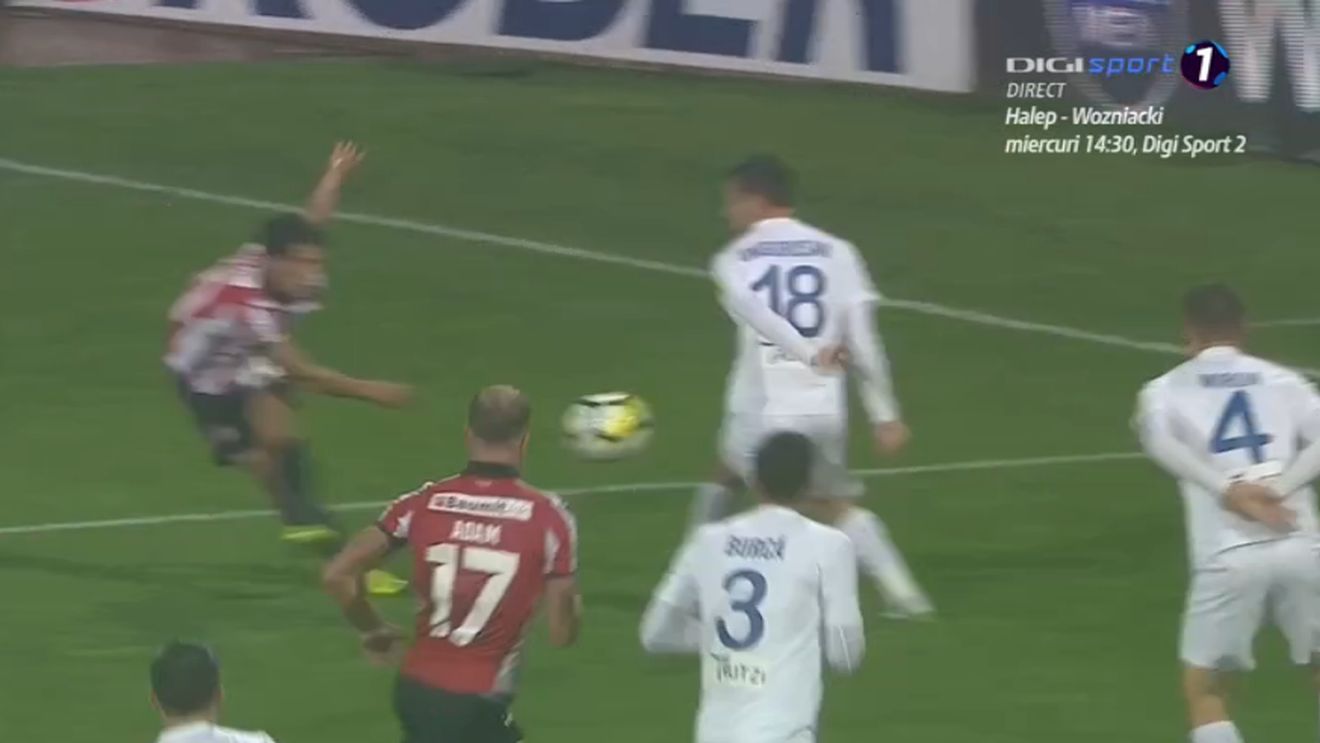FOTO | Penalty refuzat pentru Dinamo? Faza la care fotbaliștii s-au dus glonț către arbitru, dar s-au ales doar cu "galbene" pentru proteste