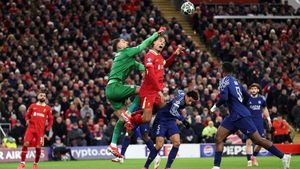 Scene uluitoare surprinse imediat după Liverpool – PSG: căpitanul, în tratative cu oficialii adversarilor în văzul lumii, chiar în fața vestiarelor!