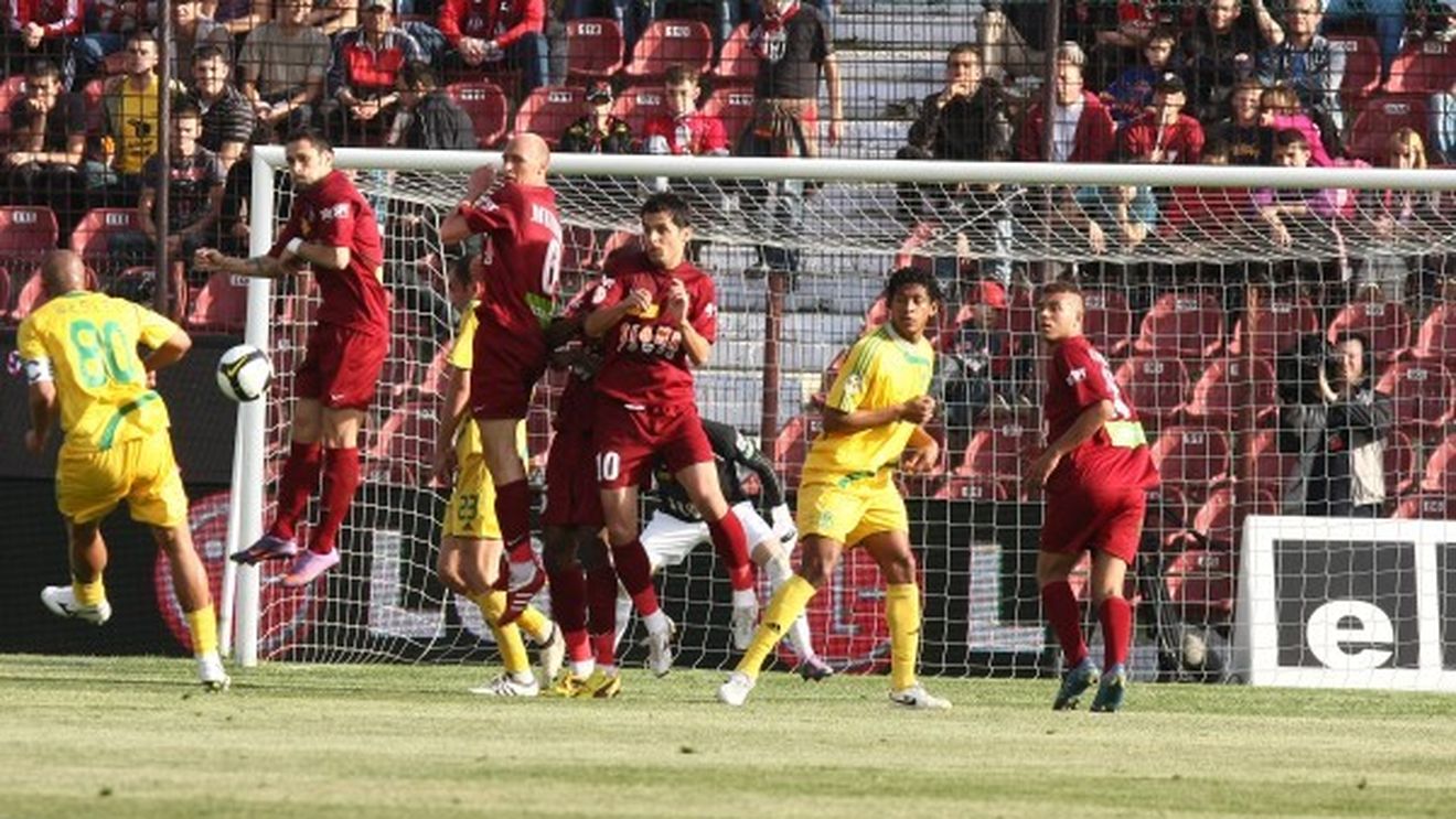 Liga 1 îl vrea înapoi, dar e atât de îngrozit încât preferă să se lase de fotbal!** Un atacant rupe tăcerea: 'Patronul ne-a tratat ca pe sclavi! Nu revin, orașul e periculos'