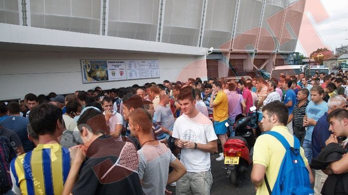 FOTO** Petrolul-Dinamo, primul meci pe noul "Ilie Oană"! Casele de bilete, luate cu asalt de fani