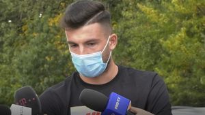 Cine se arde cu ciorbă, suflă și în iaurt. Dinamoviștii, reunire cu masca pe față. Cum se protejează Gigi Mulțescu de virus și ce a dezvăluit Mihai Popescu | VIDEO