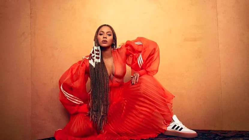 FOTO | Beyonce și-a etalat formele amețitoare în noua colecție vestimentară