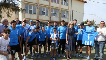 Juveţii, în vizită la „Nea Mărin". Jucătorii Universităţii Craiova au deschis anul şcolar la Băileşti, vizitând şi Casa Memorială „Amza Pellea". Foto