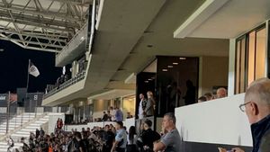 Cum a venit îmbrăcat Gigi Becali în tribune la PAOK - FCSB. Grecii s-au uitat lung la excentricul patron al campioanei României