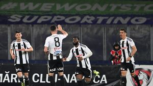 Nu a făcut deplasarea. Atacantul e în război cu clubul său din Superliga pentru că vrea să se transfere