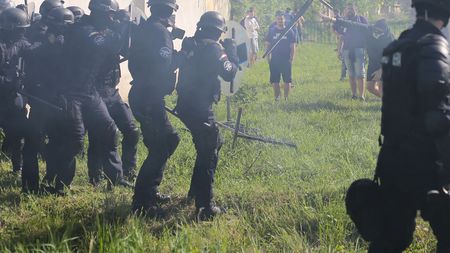 EXCLUSIV | Ce se întâmplă cu galeriile Stelei și a lui Dinamo după haosul de la handbal! Jandarmeria a reacționat. Urmările scenelor regretabile de la Focșani