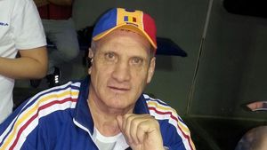 Titi „Prosop” antrenează cu patru bypass-uri: „Îmi furați și inima și ajung în România fără ea”. E „tată” pentru de 20 de copii