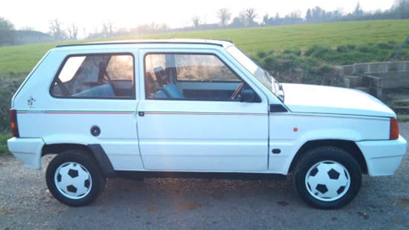 FOTO: Un Fiat Panda Italia '90 a fost scos la vânzare. Doar 4 astfel de modele mai sunt în lume, dar prețul e foarte accesibil. Cât costă