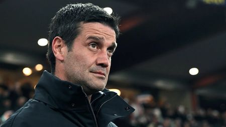 L-a atacat pe Chivu în direct la TV: „Cine i-a pus la îndoială demnitatea?”