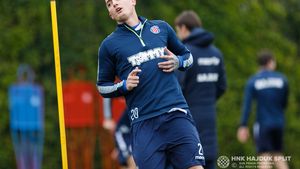 Antrenorul care l-a pregătit de la șapte ani pe Steliano Filip e convins că fostul dinamovist se va impune la Hajduk Split, dar îl și avertizează: "Ar trebui să se maturizeze"