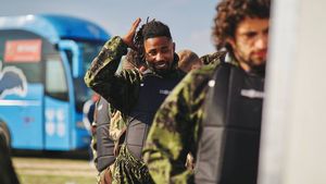 GALERIE FOTO | Jucătorii Craiovei au fost la paintball înainte de returul din Cupă cu Viitorul. Mesajul către MApN :) 