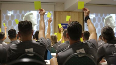 Haos la CCA! Kyros Vassaras trimite „fluierași” din Superliga la meciurile de Liga 2 pentru că două treimi dintre aceștia n-au luat testele de la Cheile Grădiștei. EXCLUSIV