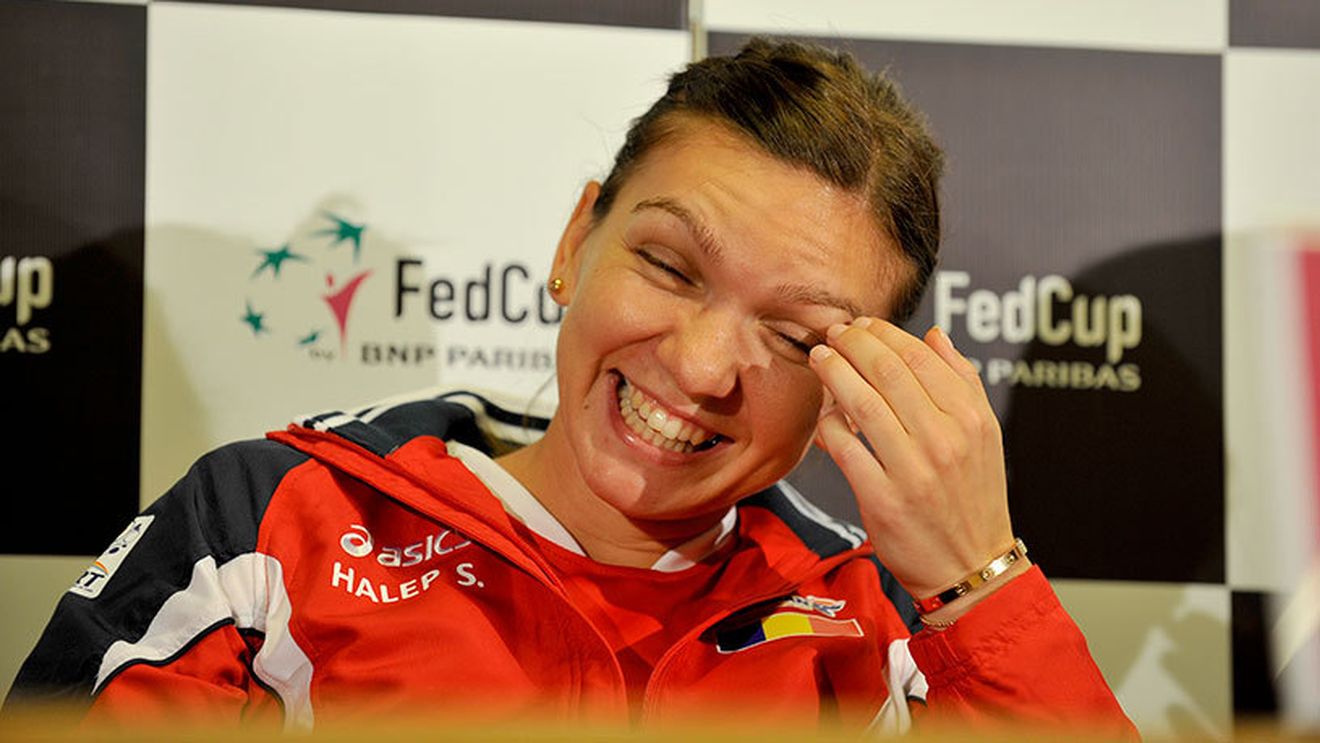 Halep a râs cu lacrimi de colege, la conferința dinaintea partidei cu Germania. Ce a amuzat-o pe vedeta echipei României și cum vede ultimele acuzații de dopaj din sport | FOTO