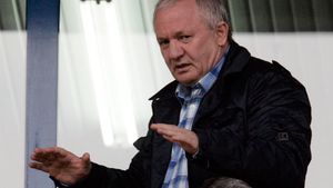 Porumboiu, surprins de afirmația lui Dragomir:** "Cum poate să spună că Pandurii-Oțelul nu se va juca în veci? Poate știe ceva ce noi nu știm..."